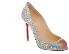 ΤΑ 5 ΠΙΟ ΑΚΡΙΒΑ ΠΑΠΟΥΤΣΙΑ ΣΤΟΝ ΚΟΣΜΟ