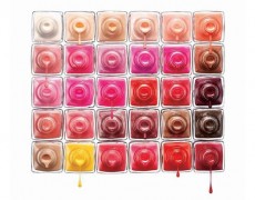 ΠΟΙΟ ΧΡΩΜΑ ΒΕΡΝΙΚΙΟΥ ΣΟΥ ΤΑΙΡΙΑΖΕΙ;