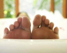 ΤΙ ΑΠΟΚΑΛΥΠΤΟΥΝ ΤΑ ΔΑΧΤΥΛΑ ΤΩΝ ΠΟΔΙΩΝ ΣΟΥ;