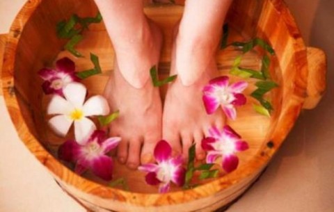 ΞΕΚΟΥΡΑΣΤΑ ΠΟΔΙΑ