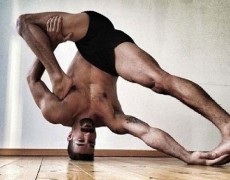 Ο ΑΝΘΡΩΠΟΣ ΜΕ ΤΑ “ΛΑΣΤΙΧΕΝΙΑ ΠΟΔΙΑ”