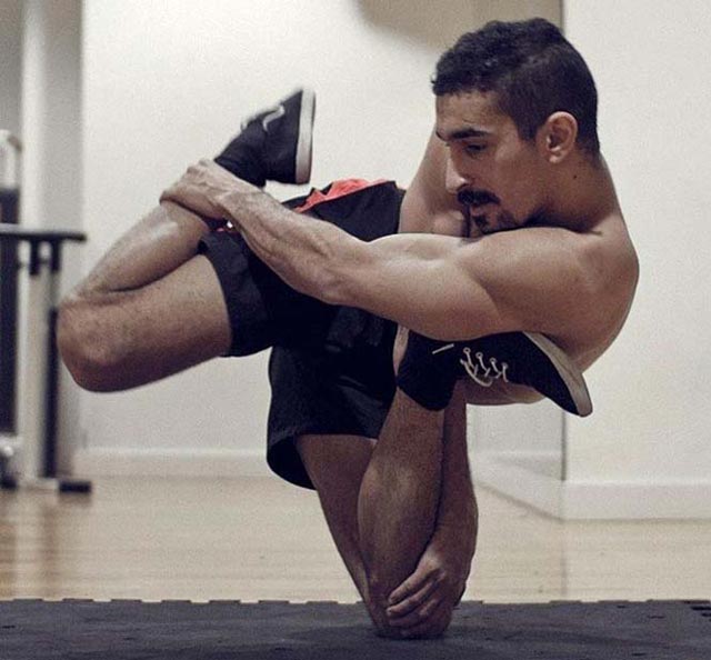 o-anthrwpos-me-lastixenia-podia-07