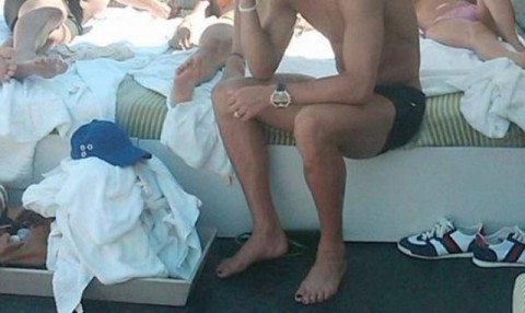 Ο ΔΙΑΣΗΜΟΣ ΠΟΔΟΣΦΑΙΡΙΣΤΗΣ ΠΟΥ ΚΑΝΕΙ ΠΕΝΤΙΚΙΟΥΡ!