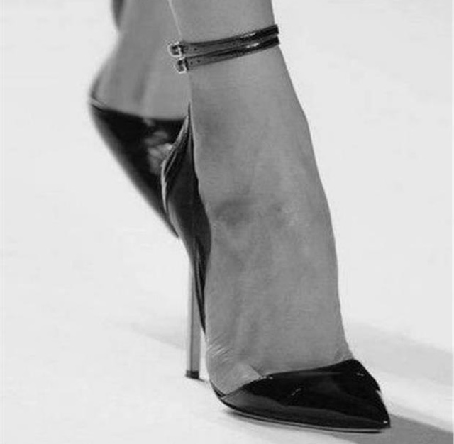 papoutsia-pou-anastatonoun-e-podi-picture-04