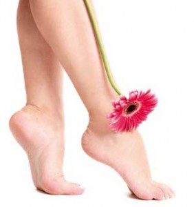 giati-oi-antres-protimoun-tis-gynaikes-me-mikres-patouses-e-podi-picture-02