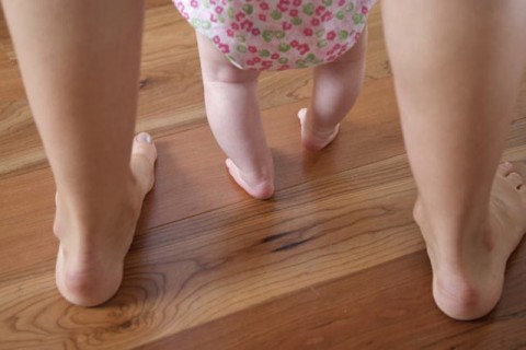 Γιατί το παιδί μου έχει στραβά πόδια…;