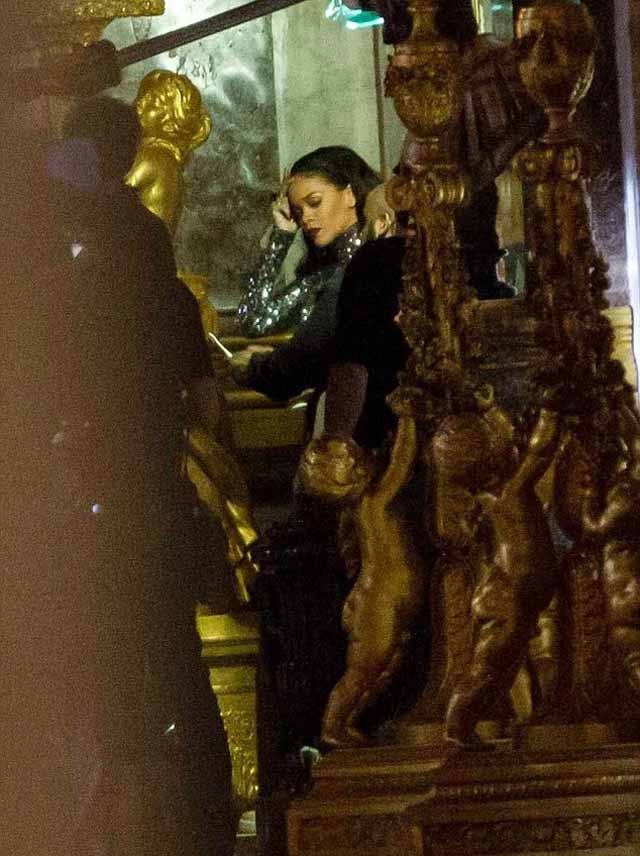 stis-versallies-me-tis-pantofles-e-podi-picture-02