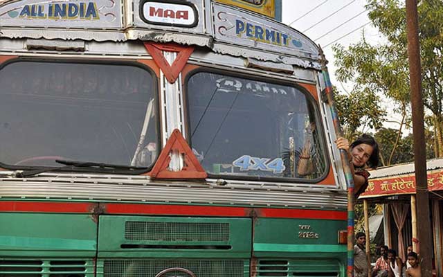 taksidepsan-me-ta-podia-mexri-tin-india-e-podi-picture-02