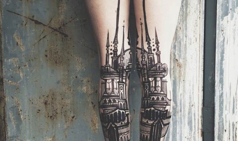 Ασπρόμαυρα τατουάζ με τοπία στα πόδια!