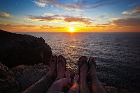 taksidevoun-ston-kosmo-kai-fotografizoun-ta-podia-tous-e-podi-picture-05