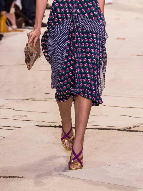 ta-oraiotera-papoutsia-e-podi-picture-03