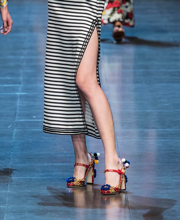 ta-oraiotera-papoutsia-e-podi-picture-07