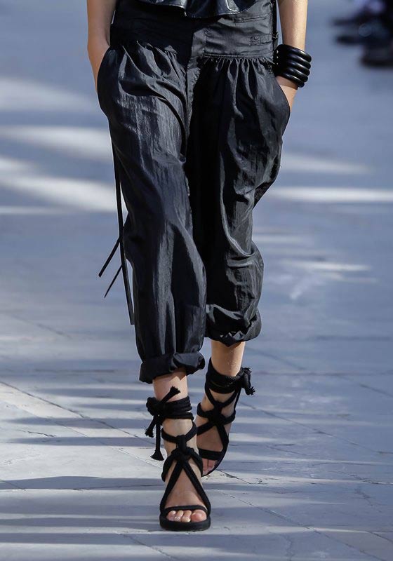 ta-oraiotera-papoutsia-e-podi-picture-08