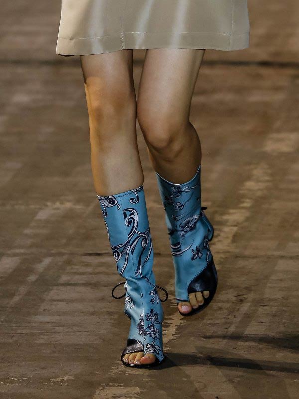 ta-oraiotera-papoutsia-e-podi-picture-11