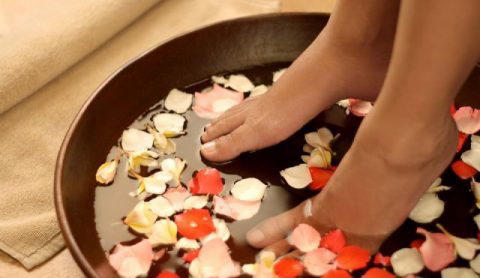 Αιθέρια έλαια, συνταγές για πόδια ανάλαφρα!