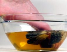 Τι μπορείτε να κάνετε με ένα φακελάκι τσαγιού πριν το πετάξετε.