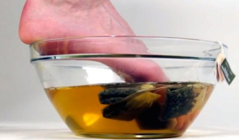 Τι μπορείτε να κάνετε με ένα φακελάκι τσαγιού πριν το πετάξετε.