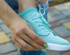 Να τι πρέπει να κάνετε για να μην μυρίσουν ποτέ ξανά τα παπούτσια σας!