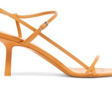 Τα πέδιλα με λουριά που θέλουμε να φοράμε από τώρα έως το Καλοκαίρι!