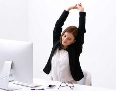 Η καλύτερη άσκηση για τα πόδια που μπορείς να κάνεις ακόμα και στη δουλειά!